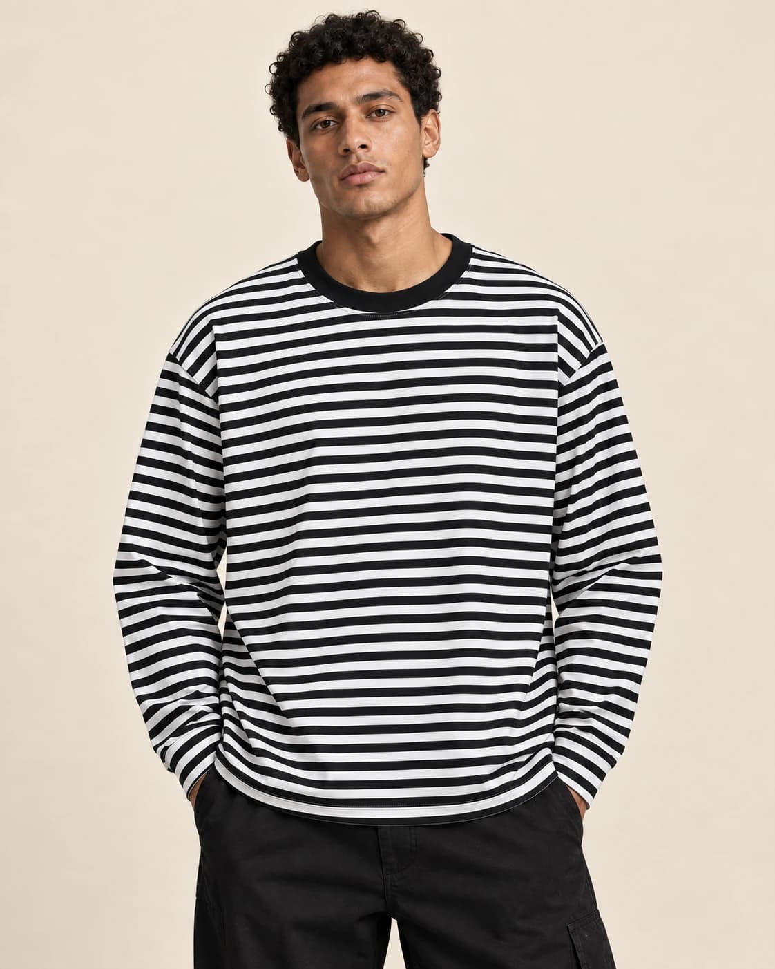 BLACK AND WHITE STRIPS TSHIRT